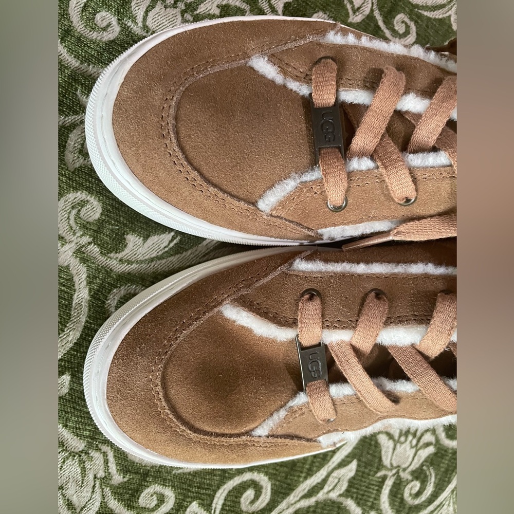 UGG Nuray boots
Size 9.5 
VGUC - Picture 3 of 7